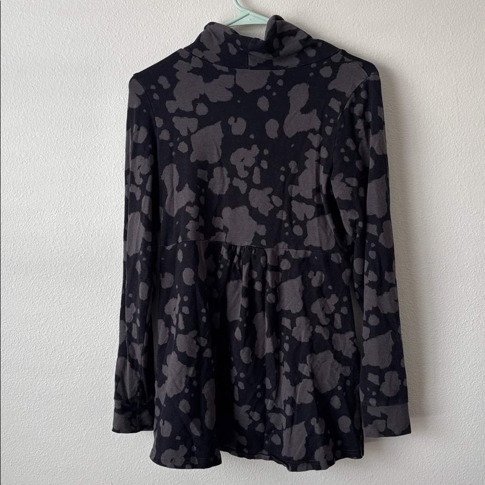 Latched Mama Petal Front Nursing Pullover size medium sweater tie dye - Picture 6 of 7